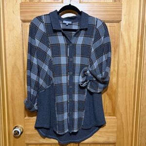 Habitat Gray Plaid Flannel Button Down Shirt with Tab Sleeves. Size Small.